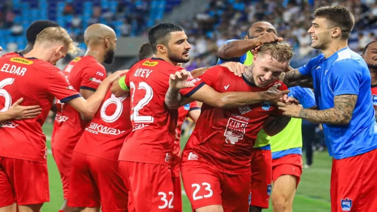 Rəşad Sadıqovun “yenilməz batalyon”u: Rekordun bir addımlığında - TƏHLİL