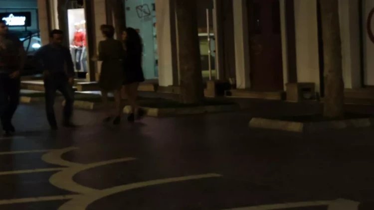 Bakıda küçədən keçən qadına əxlaqsız təkliflər edən şəxsin görüntüsü