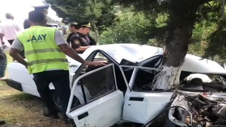 Beyləqanda ağır qəza - Sürücü yaralandı - FOTO