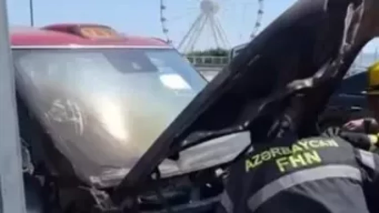 Bakıda elektriklə işləyən taksi qəfil yandı - RƏSMİ AÇIQLAMA