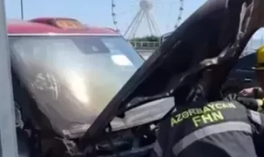 Bakıda elektriklə işləyən taksi qəfil yandı - RƏSMİ AÇIQLAMA