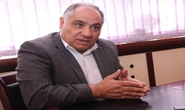 Bu imtahan abituriyentə yalnız ziyan verir - Professor