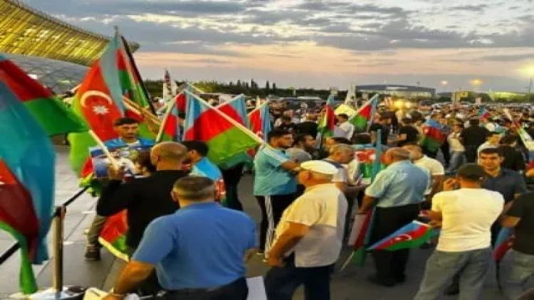 Olimpia çempionları vətənə geri döndü - FOTOlar