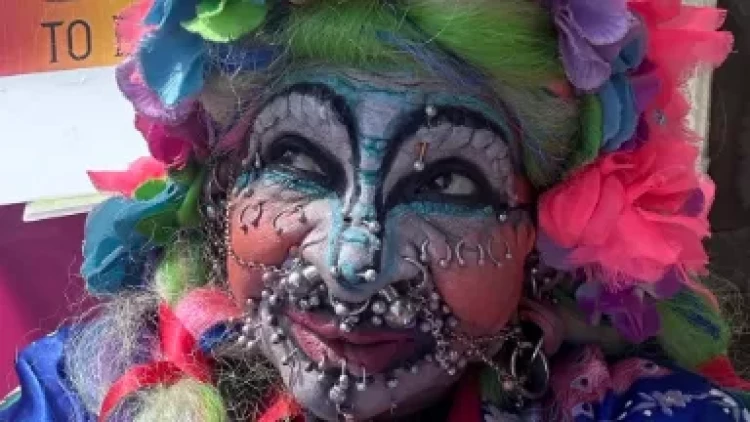 Dünyanın ən qəribə özəlliklərə malik qadınları - FOTOlar