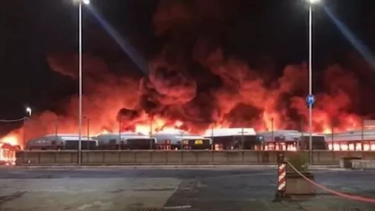 Bu ölkədə güclü yanğın: Televiziyanın yayımı dayandırıldı