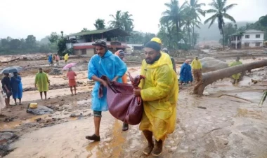 Hindistanda torpaq sürüşməsi nəticəsində ölənlərin sayı 140 nəfəri ötüb
