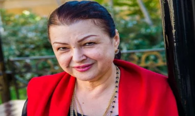 Firəngiz Mütəllimova anasından yazdı - FOTOlar