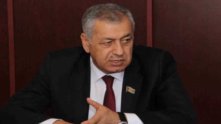 Vahid Əhmədov deputatlığa namizədliyini geri götürüb