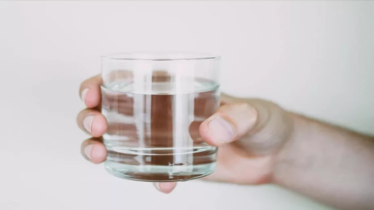 Az su içmək bu xəstəliyin  riskini artırır