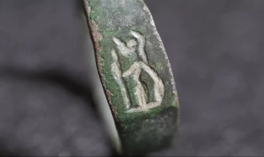 13 yaşlı uşaq təsadüfən 1800 illik tarixi əsər tapdı