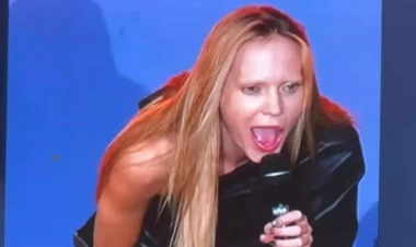 Natalya Çistyakovadan səhnədə tərbiyəsizlik – VİDEO