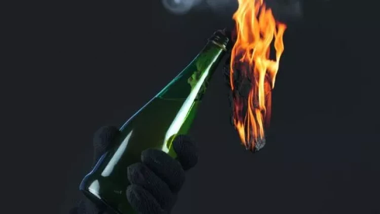 Sankt-Peterburqda yaşlı kişi hərbi komissarlığı yandırdı