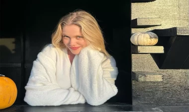 Atasının məzarına qısa, dekolteli donda getdi, tənqid olundu - FOTO