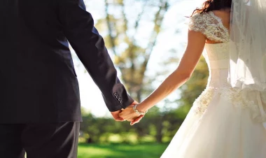 23 yaşlı qadın qocalar evində yaşayan 80 yaşlı kişi ilə evləndi - FOTO