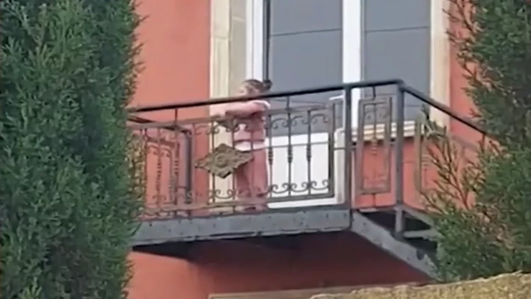 Bağçaya əmanət edilən azyaşlılara nəzarət edilmir? - VİDEO