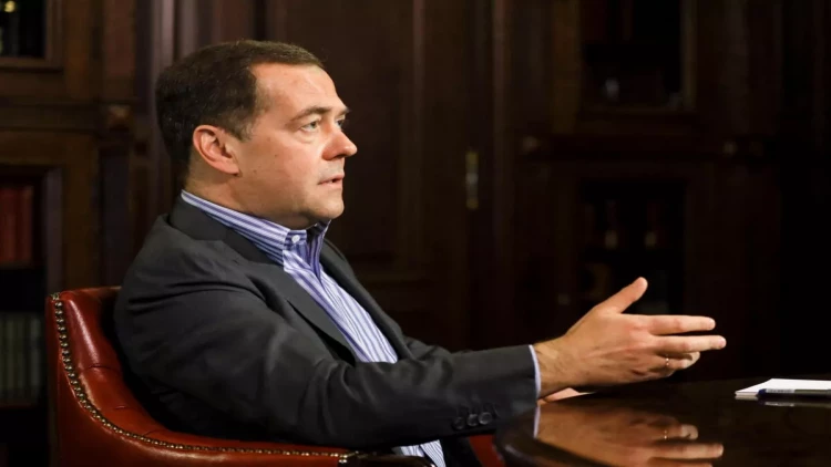 Rusiya NATO-nun üzv ölkələrinə hücum edəcək? - Medvedev aydınlıq gətirdi