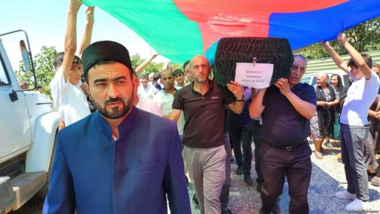 32 il əvvəl itkin düşən şəxsin nəşinin qalıqları Ağdamda dəfn edildi - YENİLƏNİB - FOTO