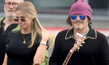 Conni Dep rus gözəllə sevgilidir - FOTO