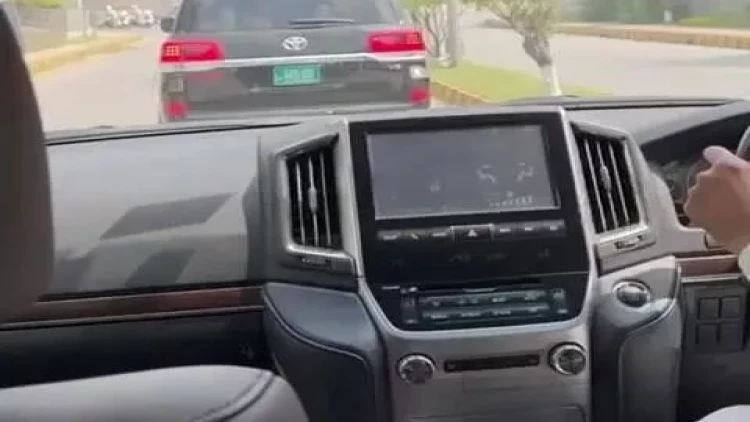 İlham Əliyevin korteji İslamabadda - VİDEO