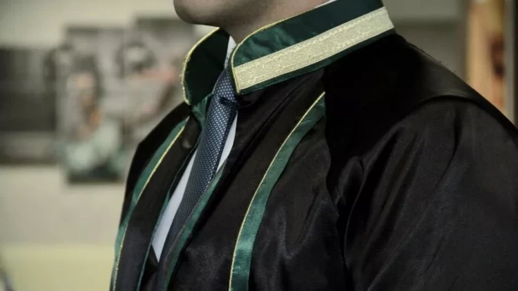 Azərbaycanda iki vəkilin fəaliyyəti dayandırıldı - 4-ü xəbərdarlıq aldı