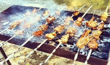 Şiş kababı süfrəyə nə ilə vermək olar?
