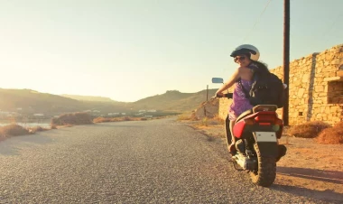 Moped sürücüsü necə yıxıldısa... – Azərbaycanda FACİƏ