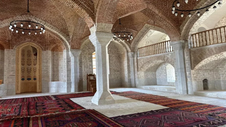 Bərpa olunan Aşağı Gövhər Ağa məscidi FOTOlarda