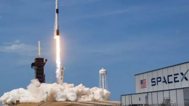 “SpaceX” Türkiyənin rabitə peykini daşıyan raketi orbitə buraxdı