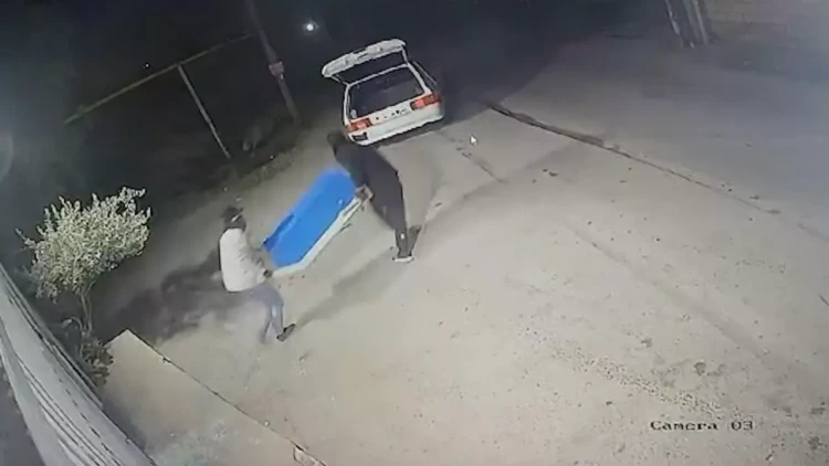 Ödəmə terminalını oğurlayıb qaçarkən qəzaya düşdülər  - VİDEO