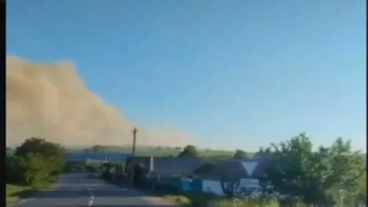 Ukrayna Rusiyada silah anbarına VURDU - Əhali köçürülür - VİDEO