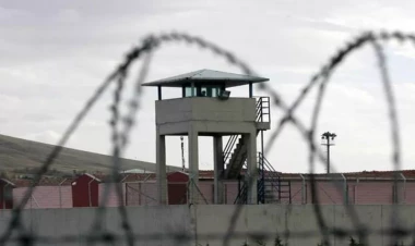 Həbsdəki qardaşına narkotik gətirdi