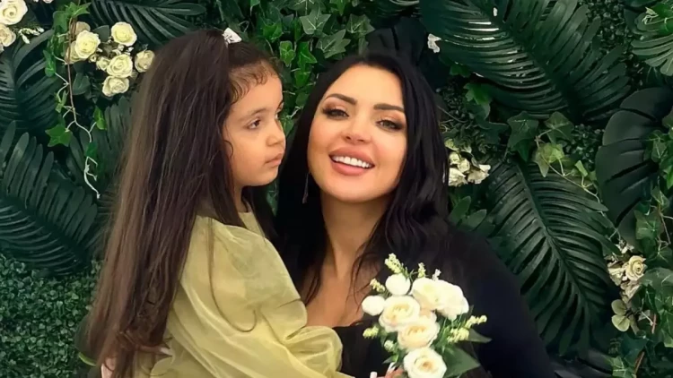 Vəfa Şərifovanın qızı əməliyyat olundu - FOTO