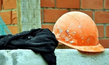 Məşhur aktyor Bakıda fəhləlik edir - VİDEO - FOTO