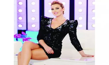 44 yaşlı Petek Dinçözdən qəribə pozalar - FOTO