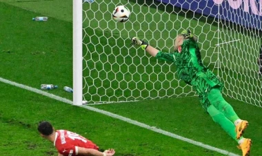 Avstriyanın baş məşqçisi Merti əfsanəvi qapıçıya oxşatdı