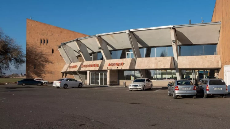 Ermənistanda hava limanında bomba xəbərdarlığı edildi - YENİLƏNİB