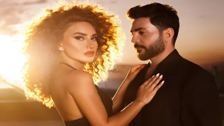 Elçinin həmkarı ilə dəniz kənarında səmimi VİDEOsu