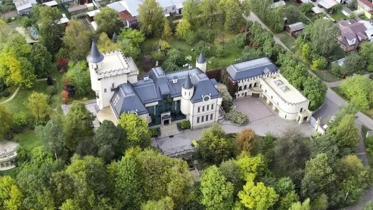 Xalq artistinin 6 mərtəbəli villası əlindən çıxır - sənədləri yoxmuş... - FOTO