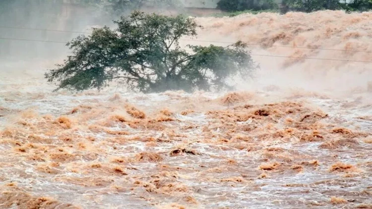 Bu rayonda güclü sel gəldi: 81 nəfər təxliyə olundu