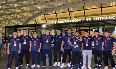 Avropa çempionu olan millimiz Vətənə döndü - FOTO
