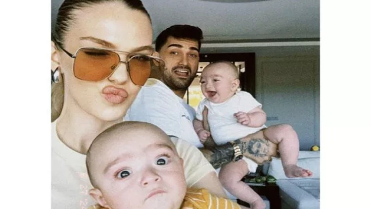 İlk dəfə əkizlərinin üzünü göstərdi - FOTOlar