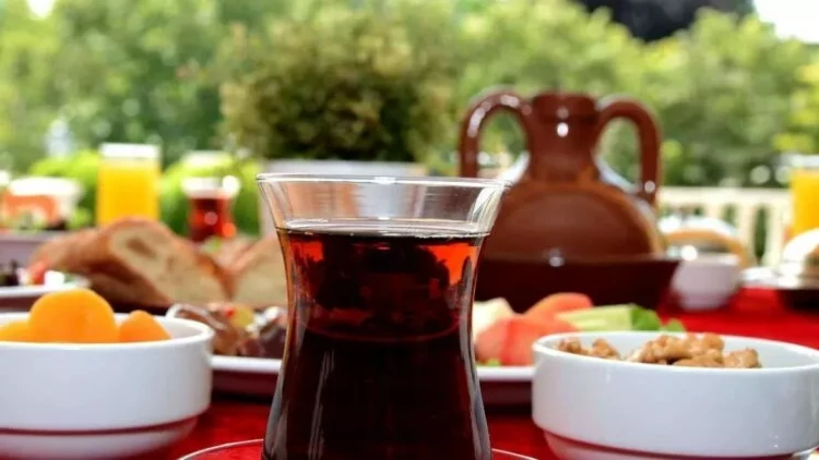 Niyə kəsmiyi çayla birlikdə yemək olmaz?