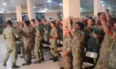 Əsgərlərimiz Türkiyənin qoluna belə sevindi - VİDEO