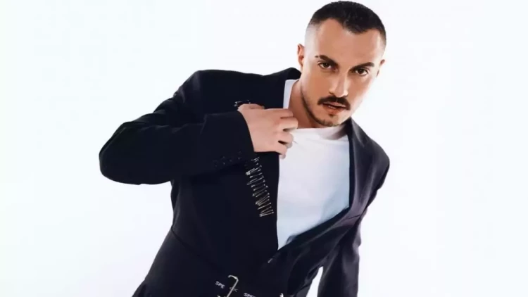 Fəxri bu müğənniləri tanımadı