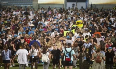Kiprdə dünya rekordu: Minlərlə insan əl-ələ tutdu - FOTO