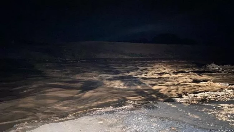 Bəzi ərazilərdən sel keçir - Faktiki hava