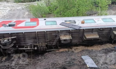 Rusiyada sərnişin qatarı qəzaya uğradı: 70 yaralı - FOTO