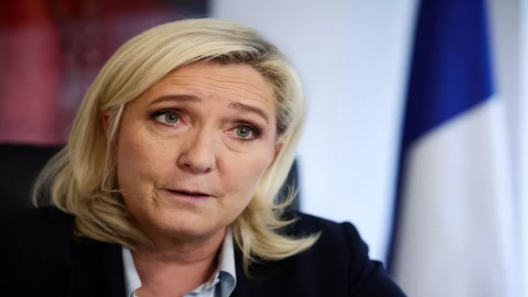 Le Pen: “Makron tezliklə istefa verməli olacaq”