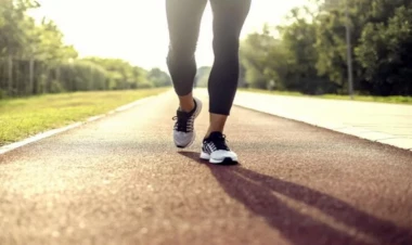 Bakıda yolu keçən kişini avtomobil vurub