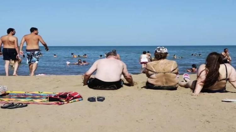Bakıda çimərlikdə kişilər qadınlara hücum çəkdilər: Qətlə yetirilən var - VİDEO